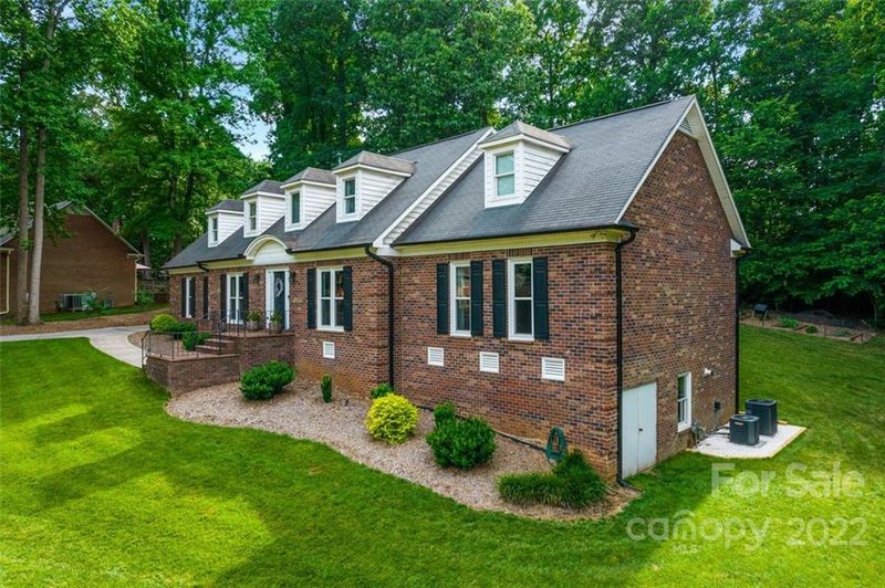 1407 Chadmore Ln NW, Concord, NC 28027