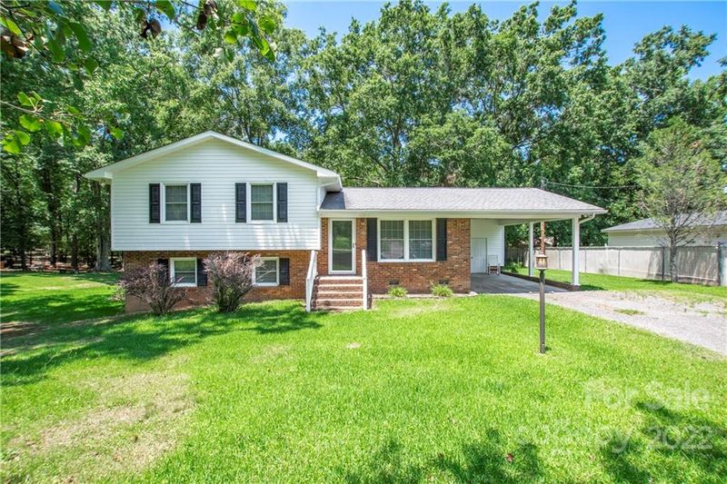 569 Oakhaven Dr, Lancaster, SC 29720