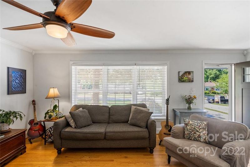 1321 Dresden Dr, Charlotte, NC 28205