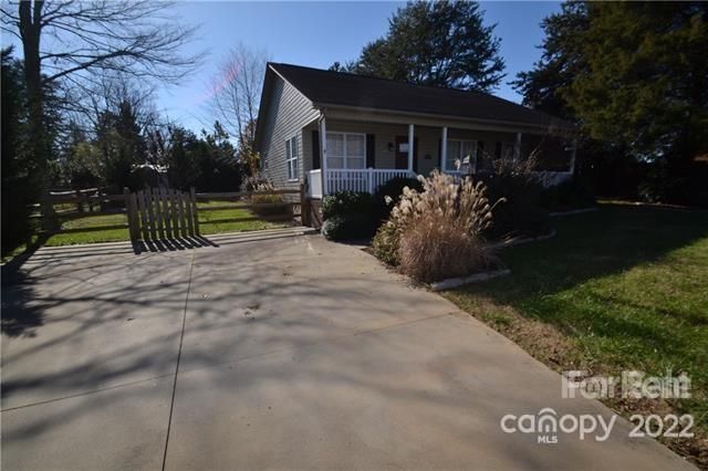 7476 Sarah Dr, Denver, NC 28037