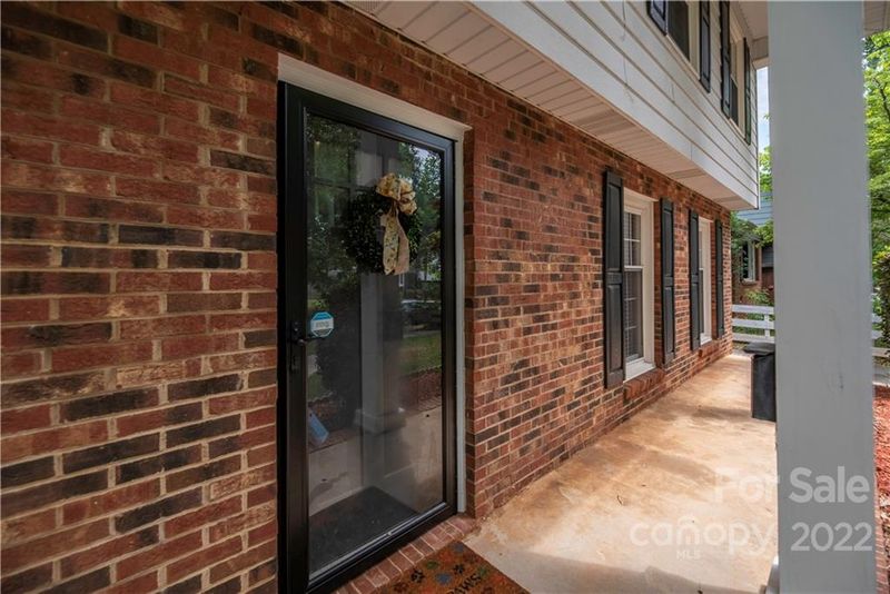 6632 Farmingdale Dr, Charlotte, NC 28212