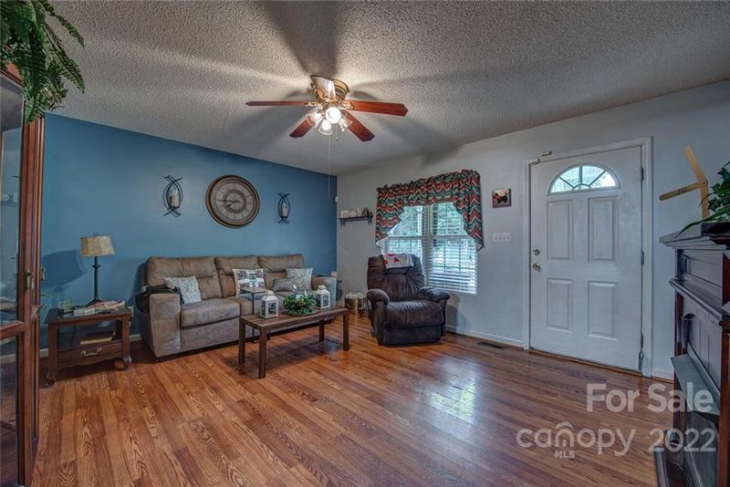 109 Pasour St, Dallas, NC 28034