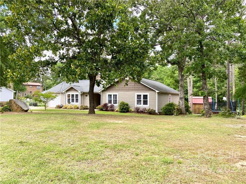 1413 Crescent St, Monroe, NC 28112