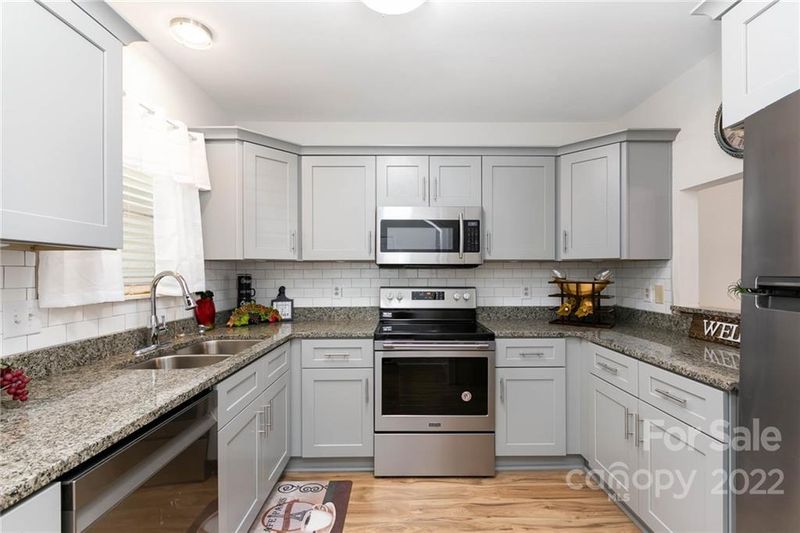 7330 Meadow Glen Dr, Mint Hill, NC 28227