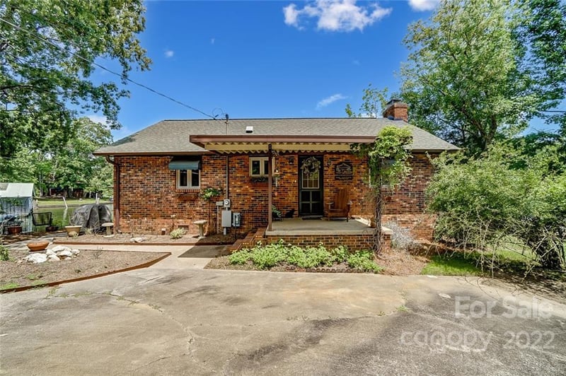 5818 Fiesta Rd, Lake Wylie, SC 29710