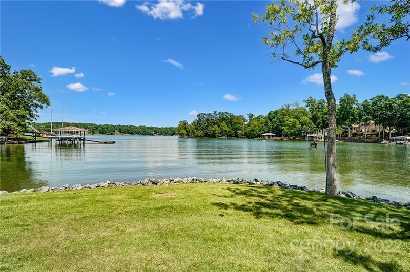 5818 Fiesta Rd, Lake Wylie, SC 29710