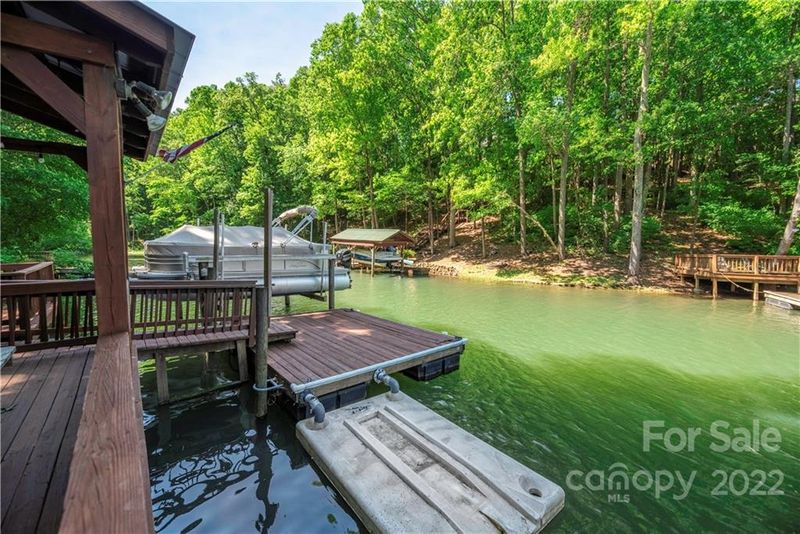 2301 Mt Isle Harbor Dr, Charlotte, NC 28214