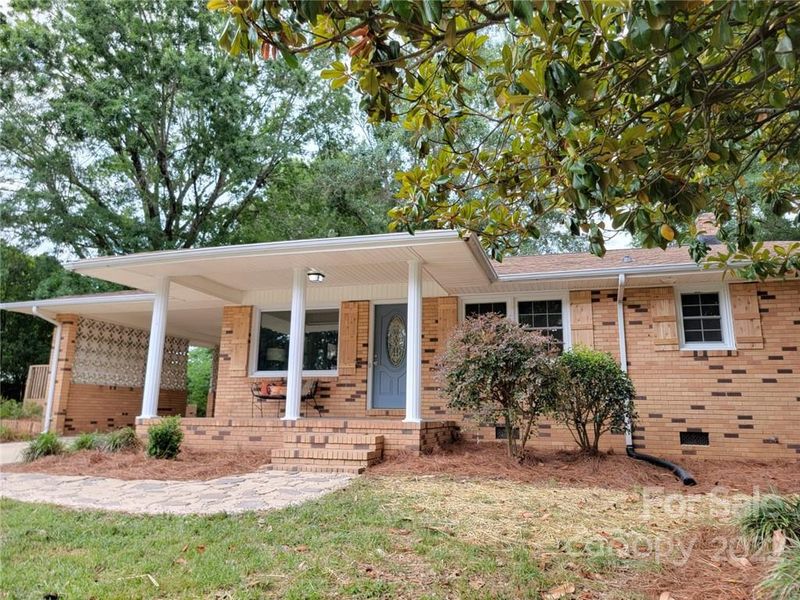 916 Vista Dr, Cherryville, NC 28021