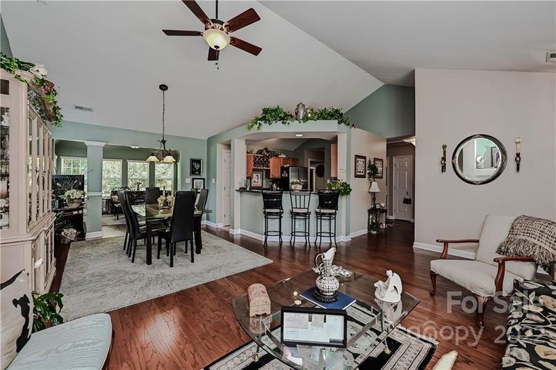9217 Mitchell Glen Dr, Charlotte, NC 28277