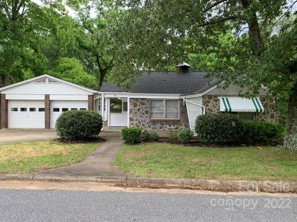 629 28th St SW, Hickory, NC 28602
