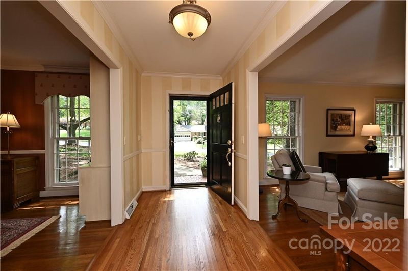 1027 Court Dr, Charlotte, NC 28211