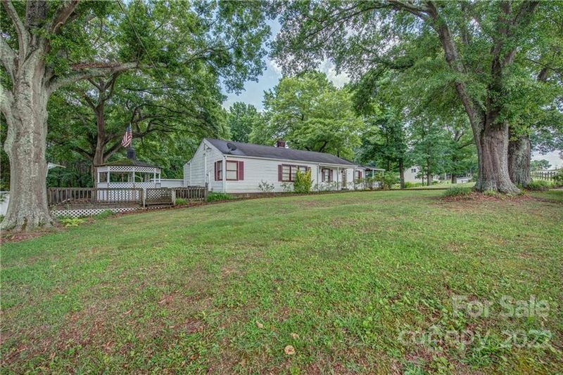 809 Oates Rd, Bessemer City, NC 28016