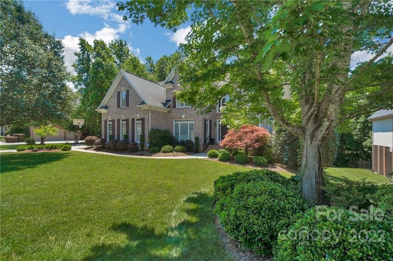 7821 Stonehaven Dr, Waxhaw, NC 28173