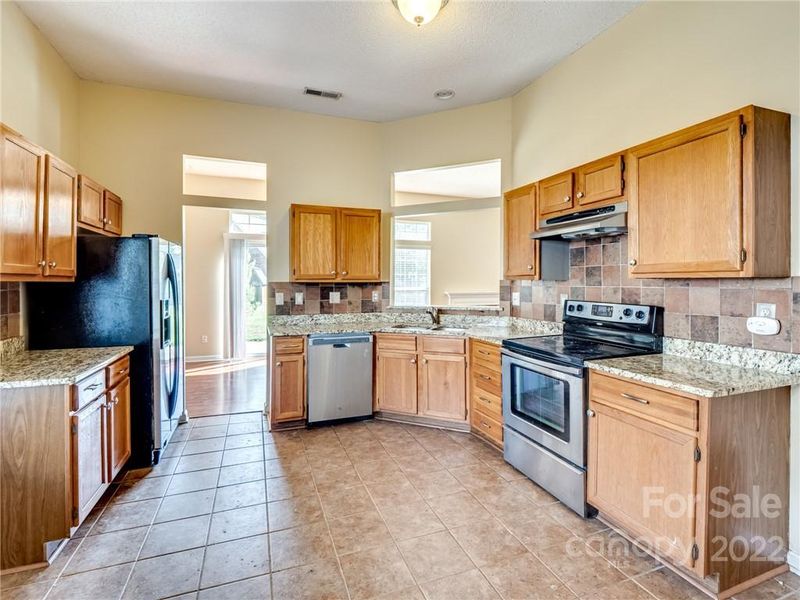 13416 Krislyn Woods Pl, Charlotte, NC 28278