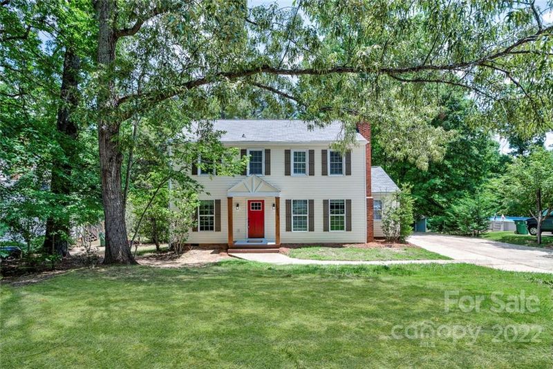 5008 Chestnut Lake Dr, Charlotte, NC 28227