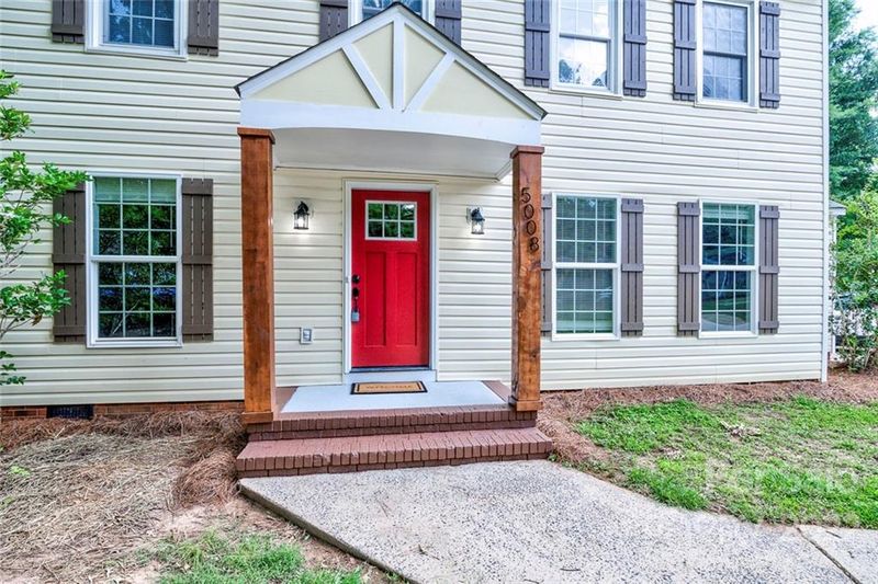 5008 Chestnut Lake Dr, Charlotte, NC 28227