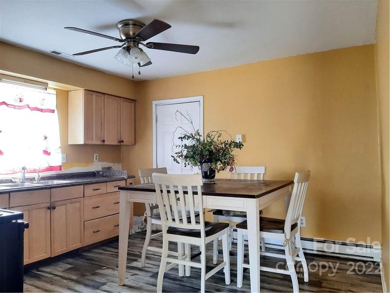 422 Cherry Wood Ln, Charlotte, NC 28217
