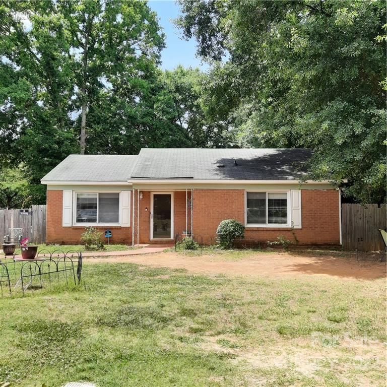 422 Cherry Wood Ln, Charlotte, NC 28217