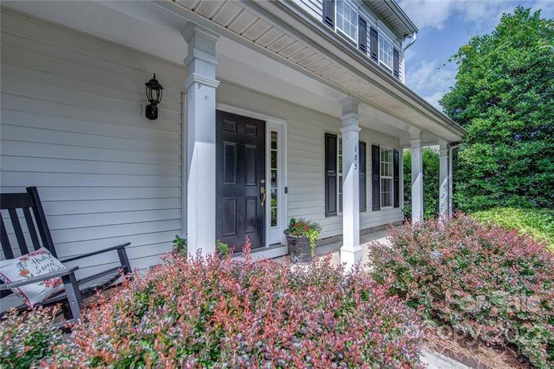 105 Brookhollow Dr, Mount Holly, NC 28120