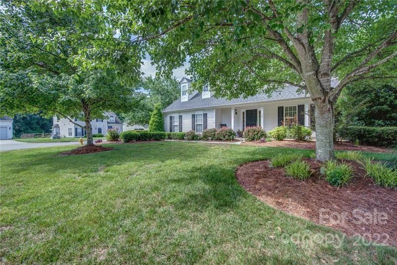 105 Brookhollow Dr, Mount Holly, NC 28120