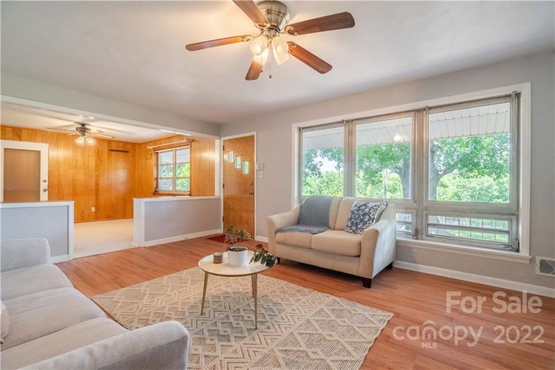 1811 12th Ave SW, Hickory, NC 28602