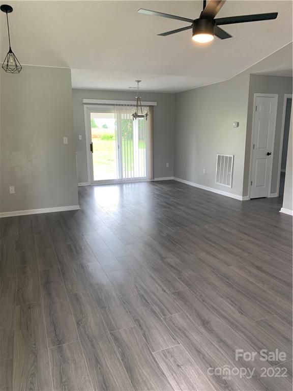 961 Lyndsey Brook Ct, Lincolnton, NC 28092