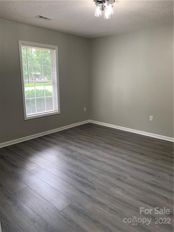 961 Lyndsey Brook Ct, Lincolnton, NC 28092