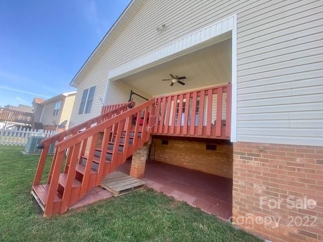 1599 Mayfair Dr, Conover, NC 28613