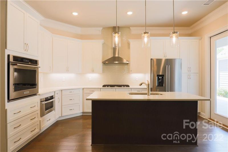 3003 Laney Pond Rd, Matthews, NC 28104