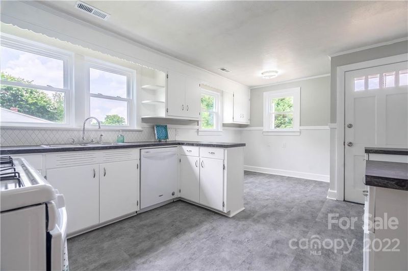 34 28th St, Hickory, NC 28601