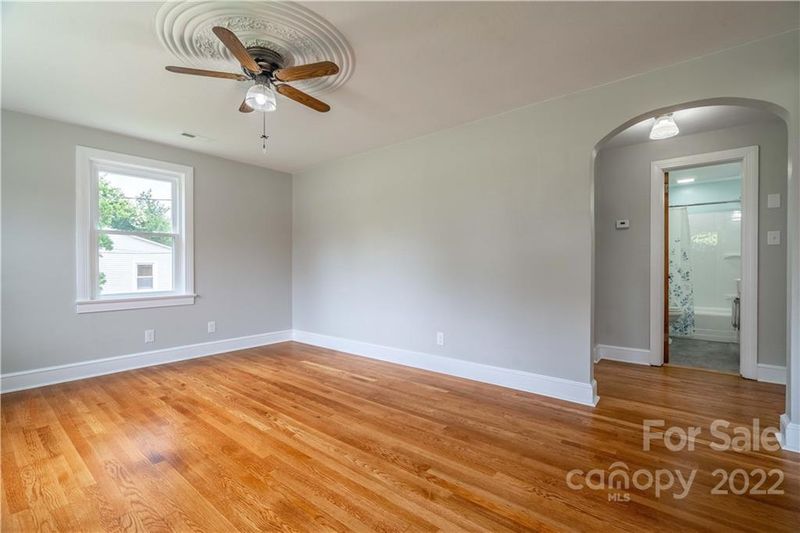 34 28th St, Hickory, NC 28601