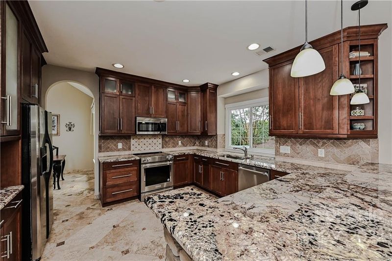 8633 Tamarron Dr, Charlotte, NC 28277