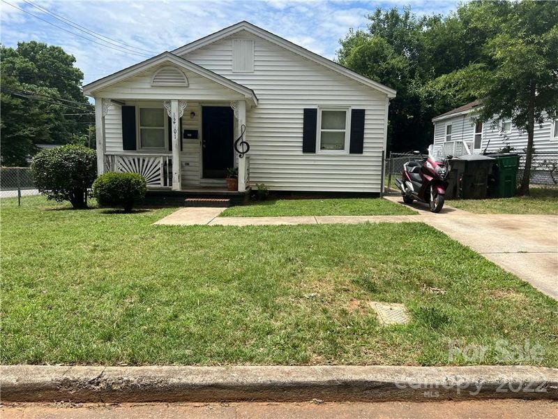 2001 Brewton Dr, Charlotte, NC 28206