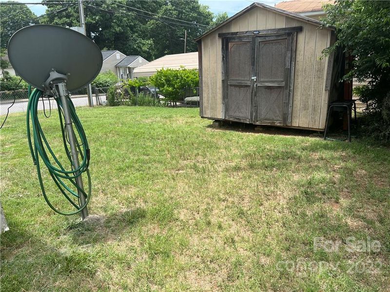 2001 Brewton Dr, Charlotte, NC 28206