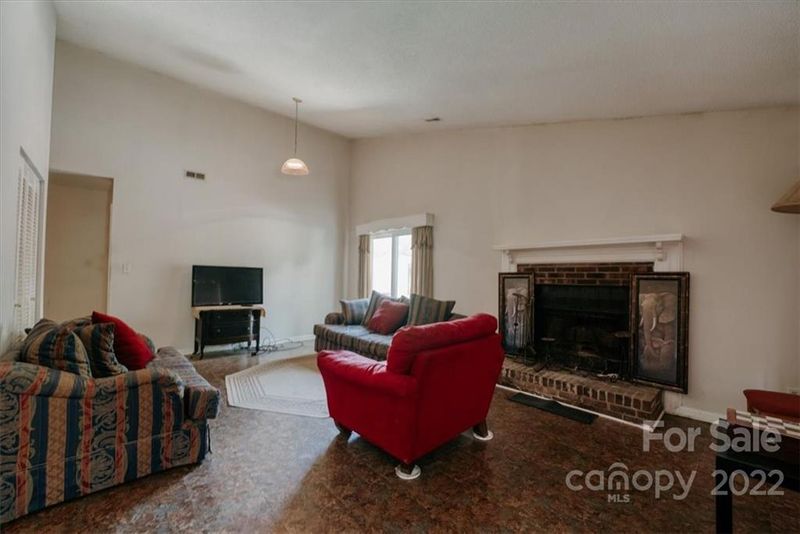7130 Ludwig Dr, Charlotte, NC 28215
