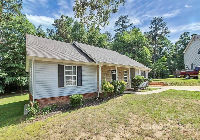 5704 Glenhill Ct, Charlotte, NC 28208
