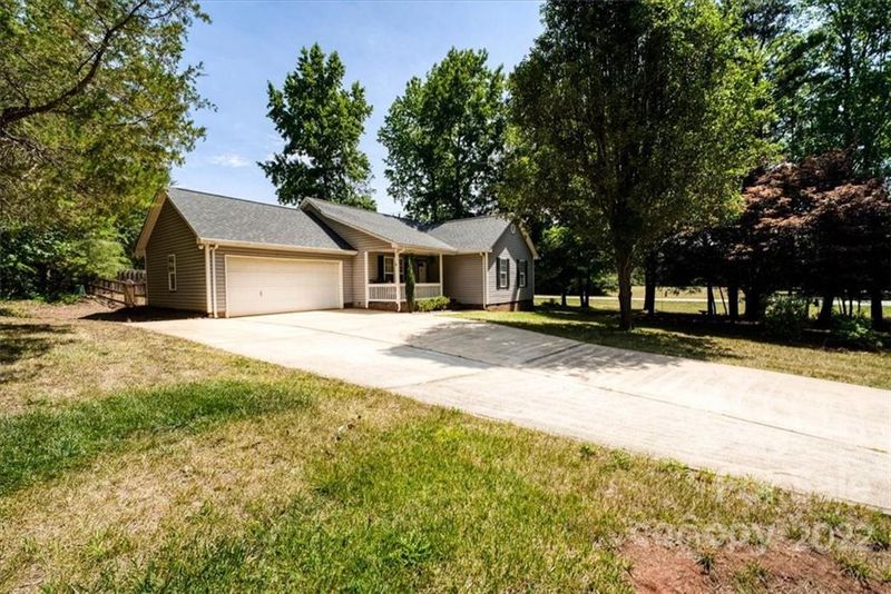 106 Easter Ln, Davidson, NC 28036