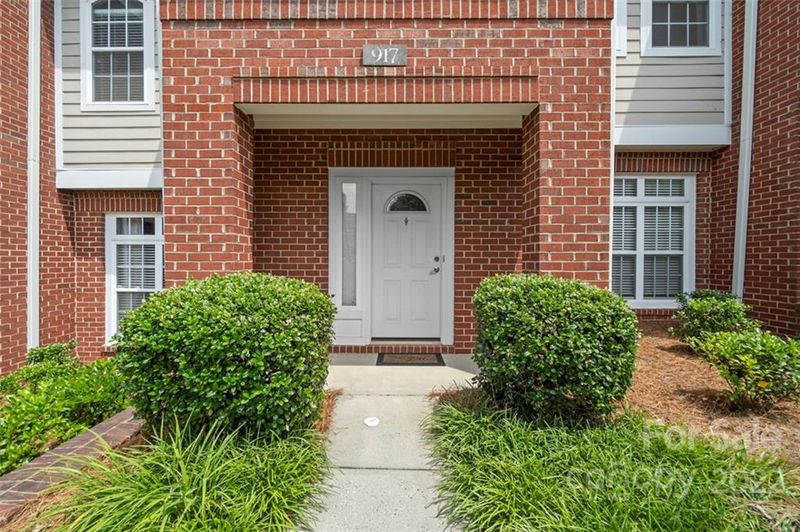 917 Central Park Cir, Davidson, NC 28036