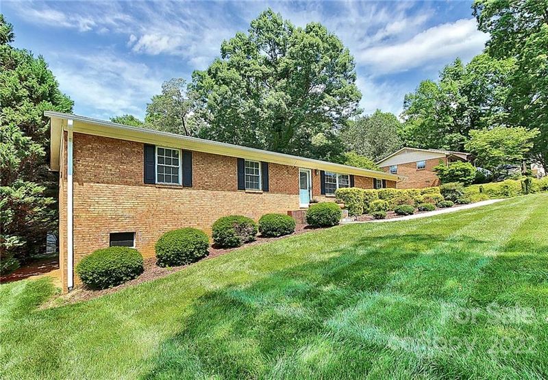 7624 Denbur Dr, Charlotte, NC 28215