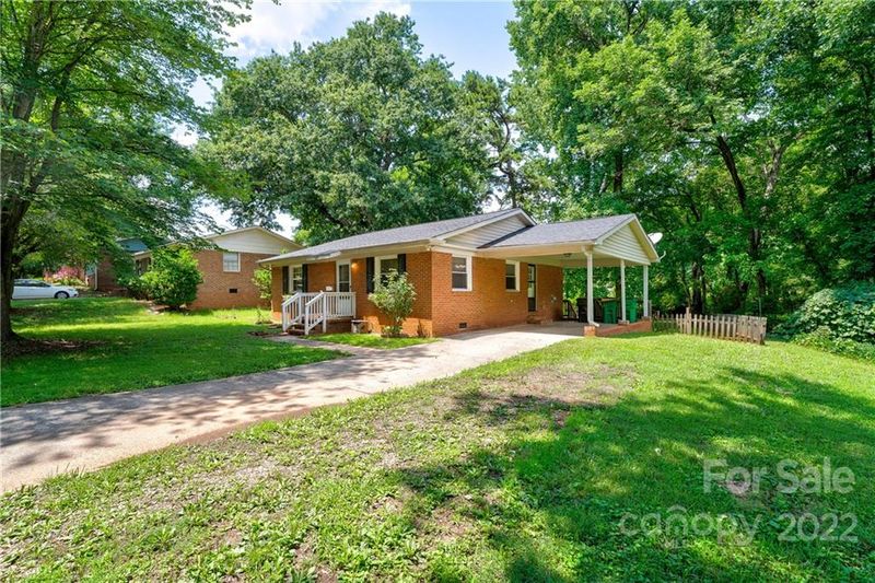1629 Longleaf Dr, Charlotte, NC 28210
