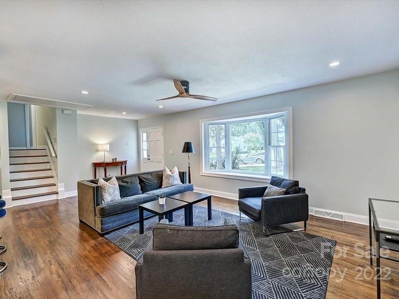 1317 Fox Run Dr, Charlotte, NC 28212