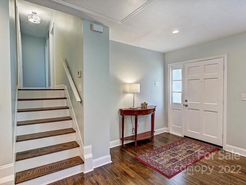 1317 Fox Run Dr, Charlotte, NC 28212