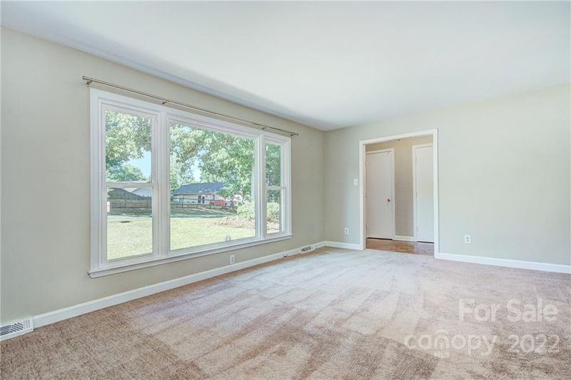 8714 Stonehurst Dr, Charlotte, NC 28214