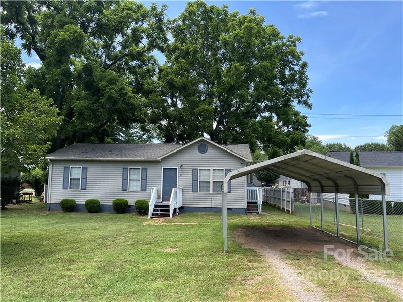 1112 N Davis Ave #5, Newton, NC 28658