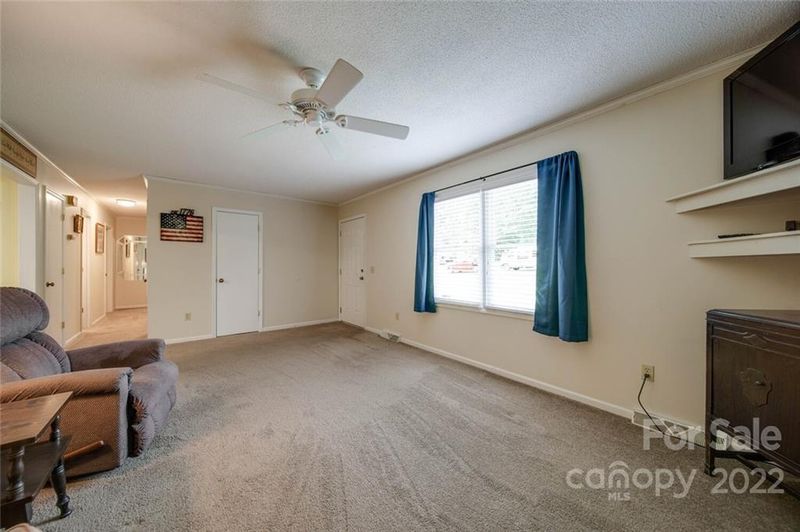 213 Cobblestone Ln, Concord, NC 28027