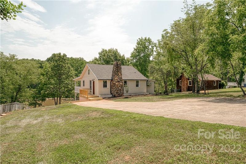 6284 Lynchburg Rd, Hickory, NC 28601