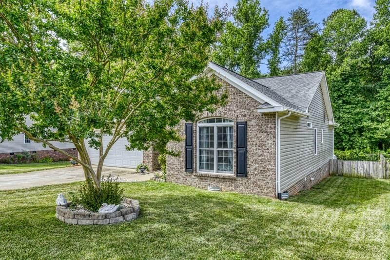 1534 Mayfair Dr, Conover, NC 28613