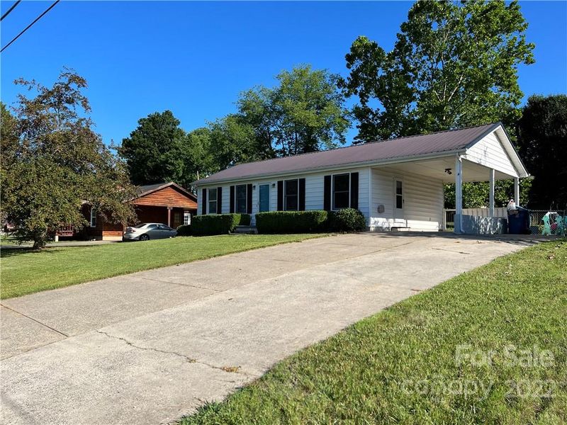 2132 4th Ave NW, Hickory, NC 28601