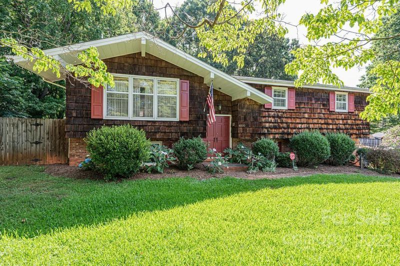 4000 Elizabeth St, Hickory, NC 28601