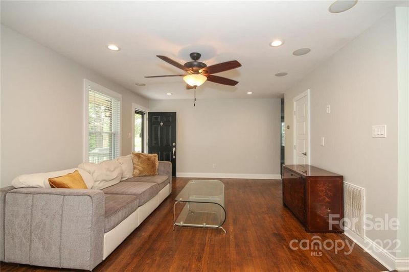 4917 Unaka Ave, Charlotte, NC 28205